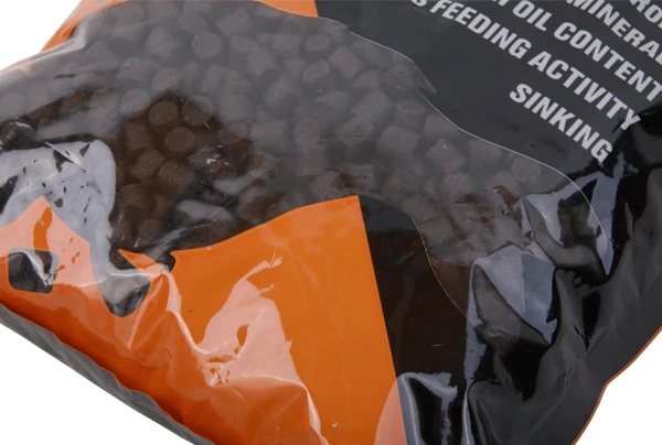 Carp Zoom Feeding Black Halibut Pellets 800 G 2 Carp Zoom Feeding Black Halibut Pellets 800 G - Image 2