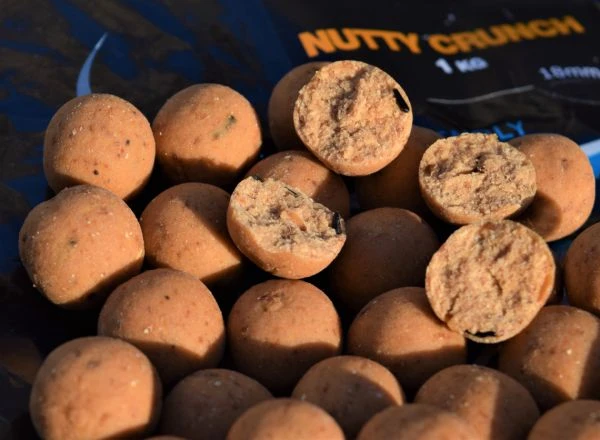 Vital Baits Boilies Nutty Crunch (1kg) 2 Vital Baits Boilies Nutty Crunch (1kg) - Image 2